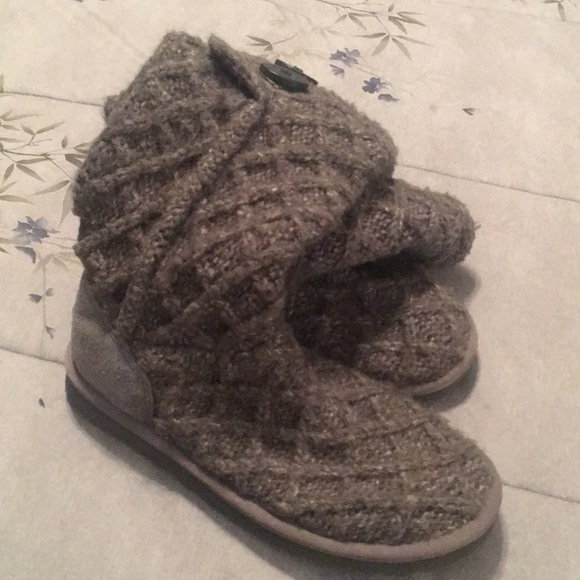 UGG Boots - Picture 1 of 4